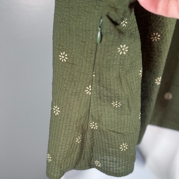 Olive Green Textured Floral V-Neck Top - Picture 8 of 10